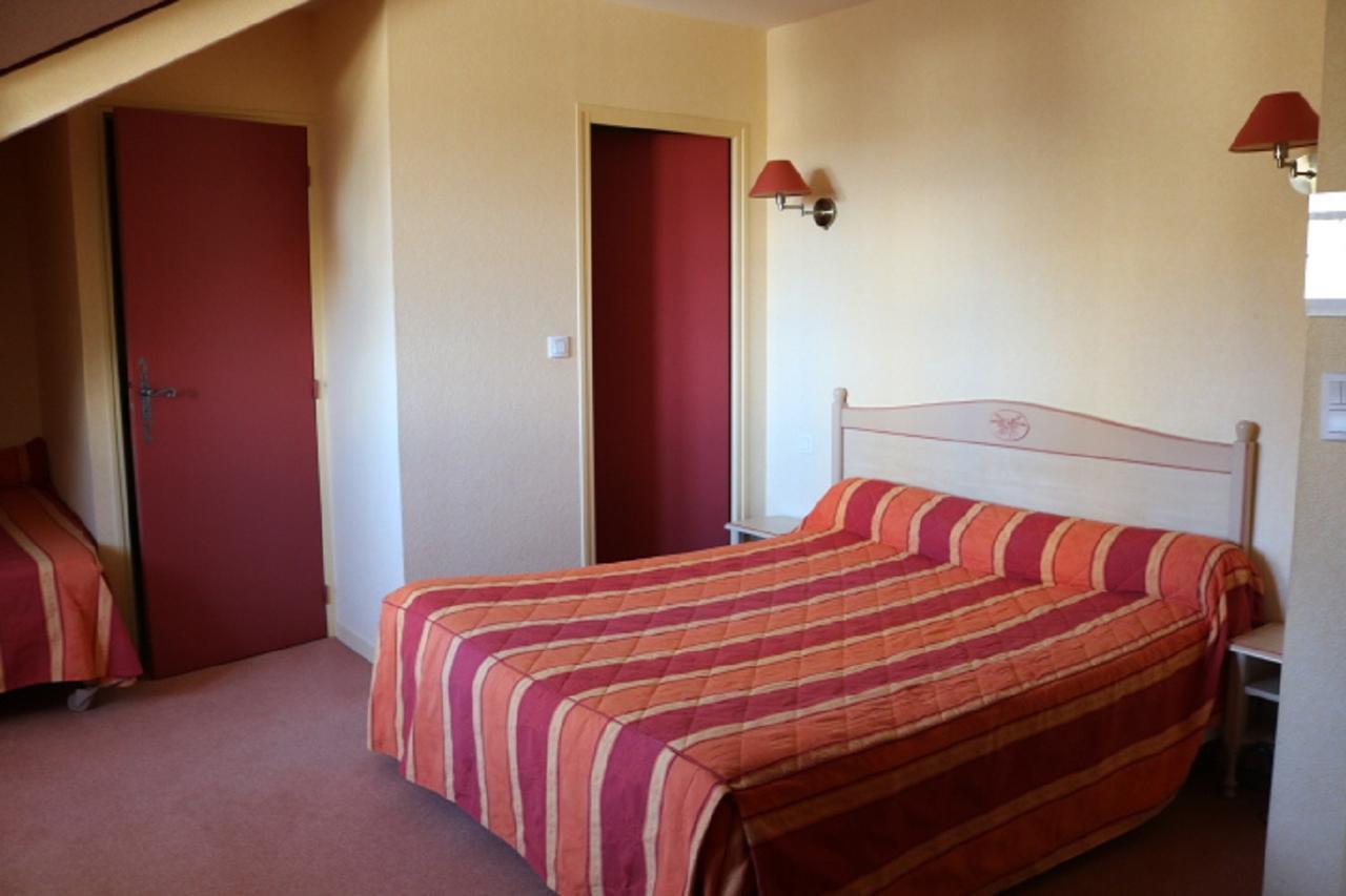 Logis Le Port Saint Aubin Hotel Morannes sur Sarthe-Daumeray Bagian luar foto