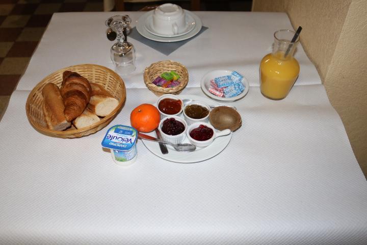 Logis Le Port Saint Aubin Hotel Morannes sur Sarthe-Daumeray Bagian luar foto